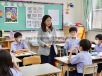 Meningkatkan kemampuan berbicara bahasa Inggris siswa sekolah dasar melalui gamifikasi non-digital: Sebuah studi penelitian tindakan